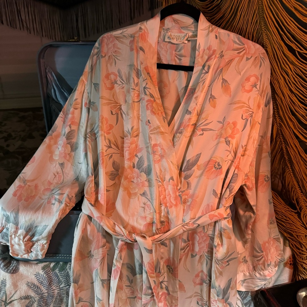 Vintage Victoria’s Secret Gold Label 100% Silk Floral Robe Kimono Sleeve Belted